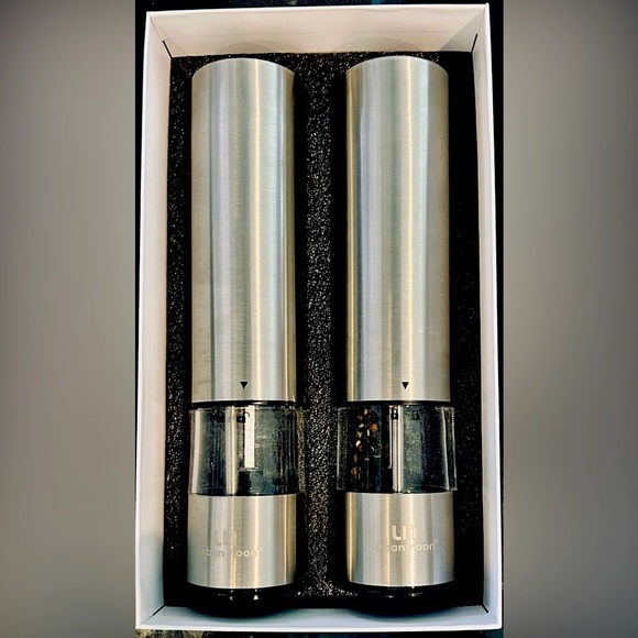 Electronic salt and pepper grinder set - Picture 4 of 5